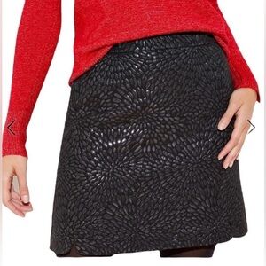 LOFT BLACK WITH SILVER PATTERN SPARKLY SKIRT SIZE 2